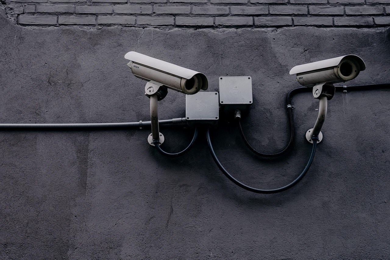 Kleurrijke privacy oplossingen in open werkruimte.