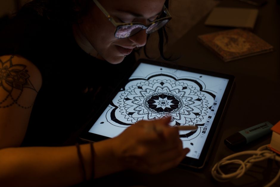 Kleurrijke mandala's voor creatieve ontspanning.